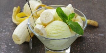 2 ingredientes para um sorvete cremoso e econômico