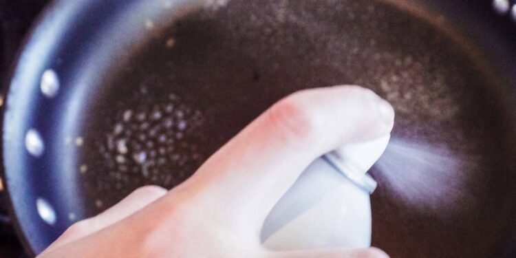 O spray de óleo de neem que combate ácaros de vez: como a azadiractina interrompe o ciclo da praga