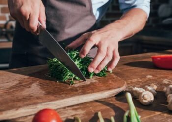 Sustentabilidade na bancada: veja as vantagens de trocar seus utensílios antigos por opções de bambu