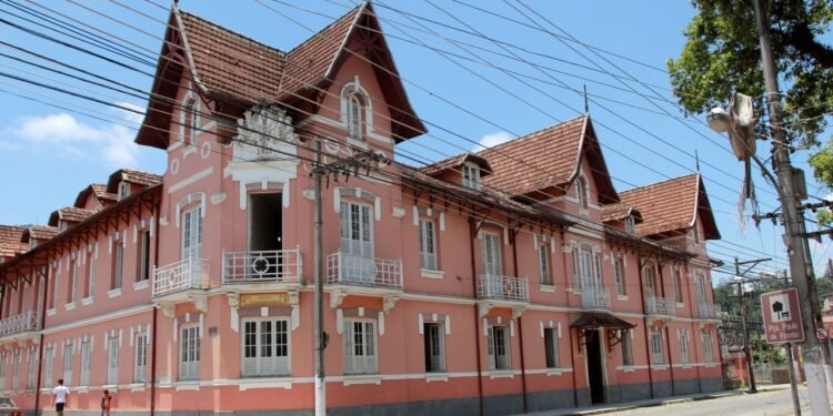 Morar em Valença: tranquilidade histórica e ensino de qualidade no interior do Rio de Janeiro // Créditos: Wikipedia / Wikimedia Commons