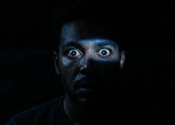 Estudos revelam que apenas duas xícaras de café já são suficientes para alterar ondas cerebrais durante o sono