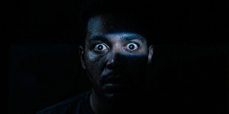 Estudos revelam que apenas duas xícaras de café já são suficientes para alterar ondas cerebrais durante o sono