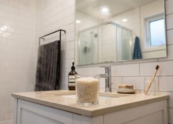 Colocar uma xícara de arroz no banheiro: por que é recomendado e para que serve