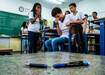 Escola é condenada a pagar pensão vitalícia a aluno que perdeu a visão após lapiseira ser arremessada em sala