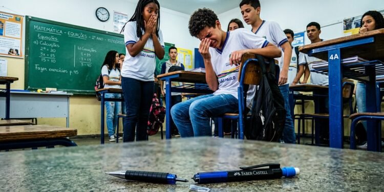 Escola é condenada a pagar pensão vitalícia a aluno que perdeu a visão após lapiseira ser arremessada em sala