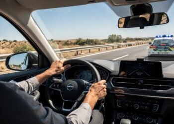 Motoristas despreparados estão levando multa de R$ 1.200 e 4 pontos na carteira por falta de um item básico durante a condução