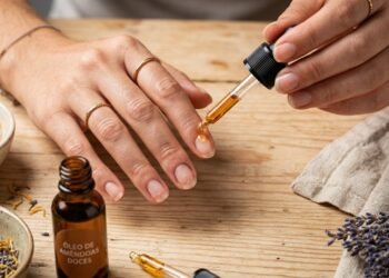 Unhas descamando e quebrando? Conheça a receita natural que ganhou espaço no autocuidado e está salvando unhas fracas