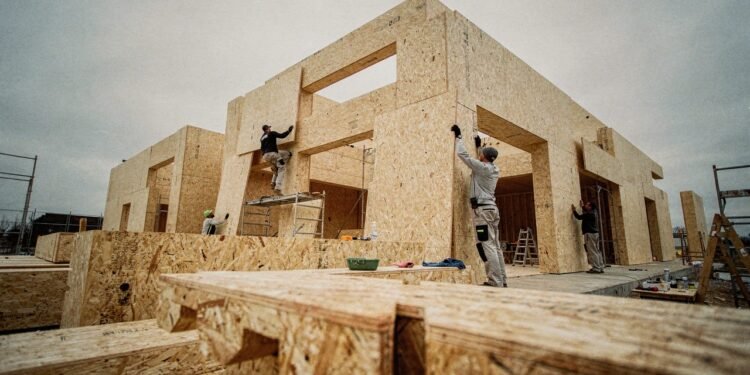 A casa construída sem cimento e sem máquinas pesadas está intrigando engenheiros e viralizando pela técnica incomum