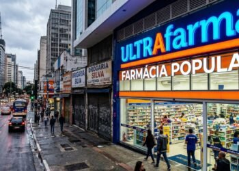 Famosa rede de farmácia fecha lojas físicas e aposta em megaloja com foco no e-commerce