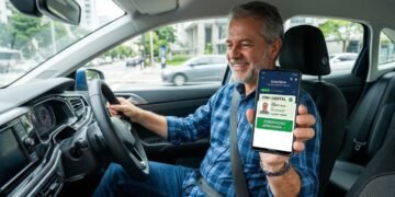 Governo anuncia mudança na CNH para motoristas com mais de 50 anos e renovação gratuita surpreende
