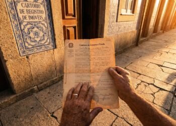 Comprou imóvel sem escritura? Já é possível regularizar só com contrato quitado e evitar os riscos que deixam sua casa presa no nome do antigo dono