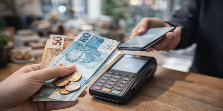 Dinheiro em espécie volta ao centro das regras e divide países