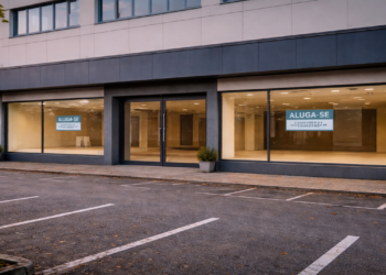 Grande loja de móveis fecha