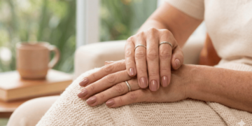 As cores de esmalte que valorizam as mãos das mulheres de 55 anos e deixam o visual elegante