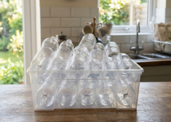 Como fazer pulseiras com garrafa de plástico fácil