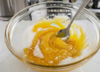 Detergente com açúcar remove manchas difíceis de forma simples