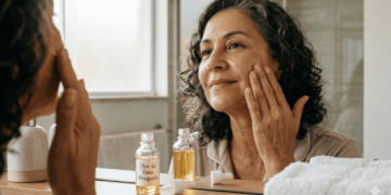 Esse óleo natural pode ajudar a reduzir o ressecamento da pele depois dos 50