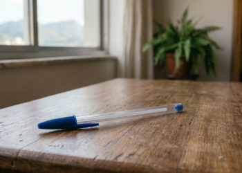 Uma simples caneta vazia pode virar o truque favorito da limpeza