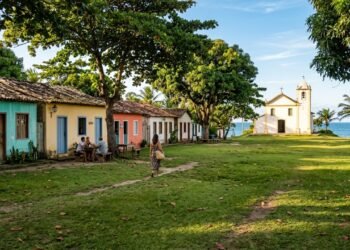 Sem asfalto, com casas coloridas e praias intocadas: o vilarejo baiano que desperta o desejo de largar tudo e viver ali