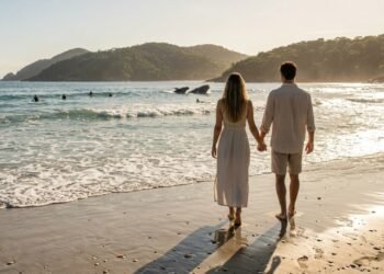 O antigo vilarejo catarinense no litoral que encanta visitantes do mundo inteiro e ainda recebe baleias visíveis da areia