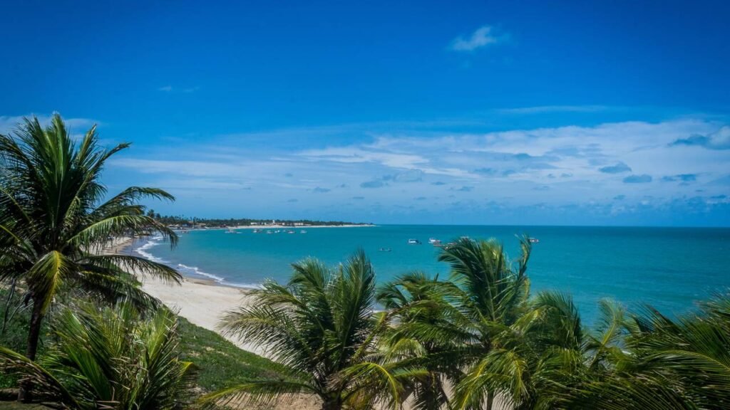 O vilarejo nordestino com um aquário natural de corais a 7 km da costa e águas azuis do Caribe