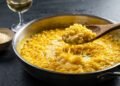 Como deixar o risoto cremoso do jeito certo: os ajustes simples que evitam arroz seco, empapado e sem brilho