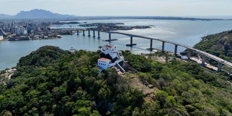 Vitória une a estratégia militar de suas batalhas coloniais à engenharia moderna de seus imensos aterros // Créditos: depositphotos.com / Cristian_Lourenco