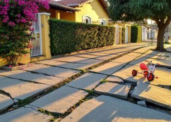 A partir de agora, proprietários com calçadas danificadas poderão ser obrigados a fazer reparos para evitar multa