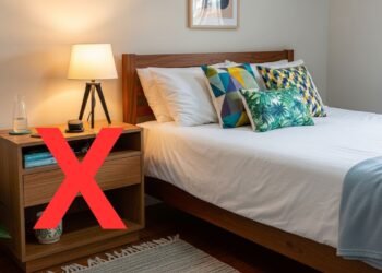 Em vez de um criado mudo, prefira esta nova tendência que vemos cada vez mais nos quartos