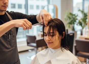 Nem franja longa, nem franja cortina, o novo estilo europeu que está conquistando cabeleireiros