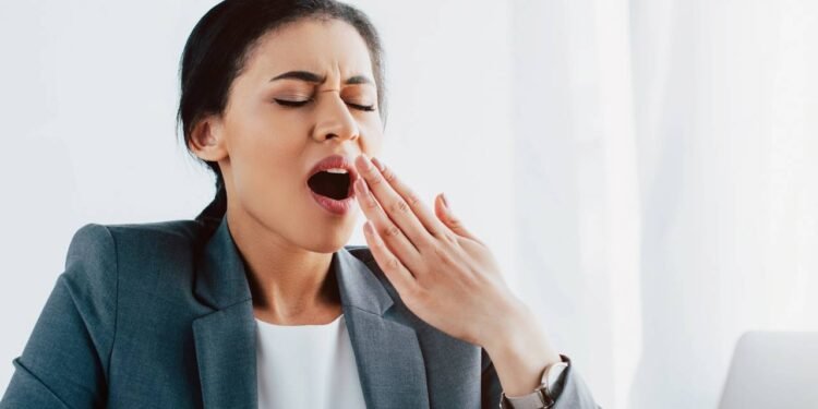 Esse efeito pode surgir ao ver alguém bocejando, ao ouvir o som característico ou até ao ler sobre o assunto - Créditos: depositphotos.com / IgorVetushko