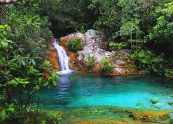 O solo mais antigo do Brasil tem 2,1 bilhões de anos e nenhum fóssil: a vida simplesmente não existia quando ele se formou e hoje se tornou um dos destinos mais visitados por turistas brasileiros