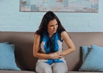 Nem todo gases é normal, os sinais de alerta que mostram quando a sua dor na barriga exige um médico