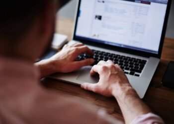 Para que serve o plano de economia de energia do computador e quanto ele realmente poupa no seu bolso