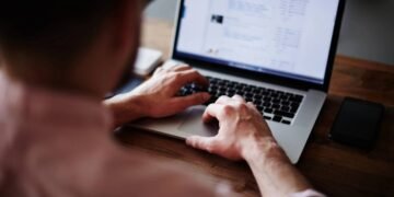 Para que serve o plano de economia de energia do computador e quanto ele realmente poupa no seu bolso