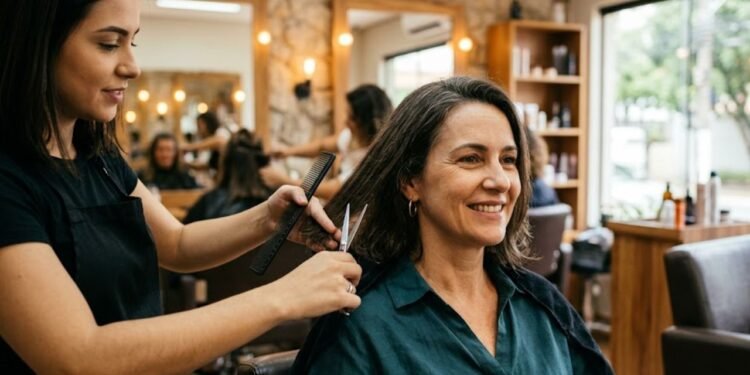 Nos últimos anos, celebridades, executivas e mulheres comuns começaram a assumir cabelos curtos