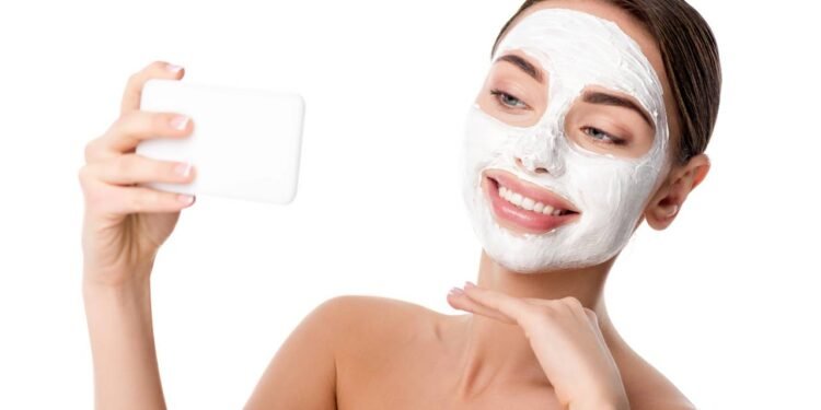 A aveia hidratada em água ou leite forma um gel suave que ajuda a reduzir a sensação de aspereza, coceira leve e repuxamento - Créditos: depositphotos.com / VitalikRadko