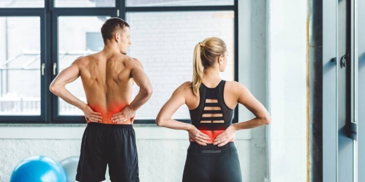 Os exercícios de descompressão alongam a coluna de forma suave e ajudam a reorganizar a postura - Créditos: depositphotos.com / IgorVetushko