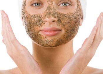 O esfoliante feito com apenas dois ingredientes está conquistando quem busca pele macia sem gastar muito