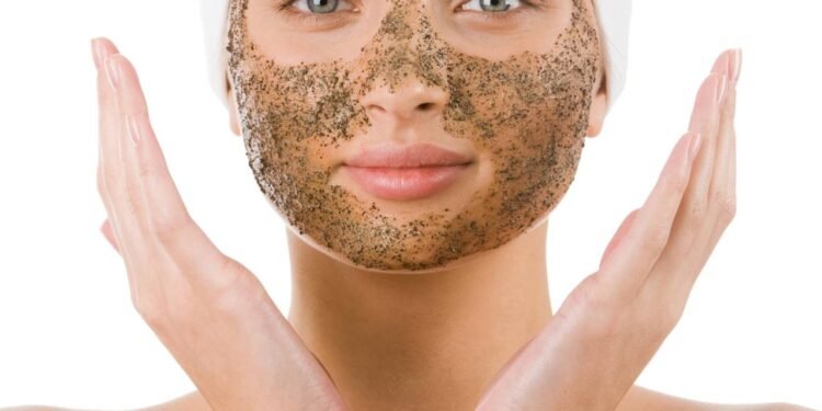 O esfoliante caseiro de açúcar e óleo é uma mistura simples em que o açúcar age como esfoliante físico  - Créditos: depositphotos.com / pressmaster