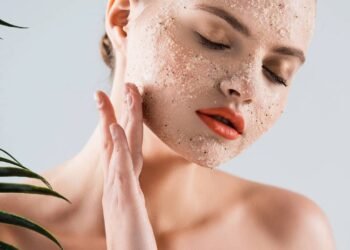 A receita de esfoliante que deixam a pele do corpo super macia e lisinha