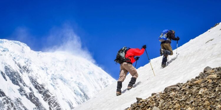 Quando se fala nas primeiras pessoas a escalar o Monte Everest, os nomes de Edmund Hillary e Tenzing Norgay  - Créditos: depositphotos.com / martinm303