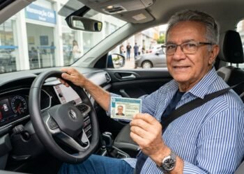 Motoristas idosos com mais de 65 ou 70 anos podem perder carteira de motorista com novas regras obrigatórias