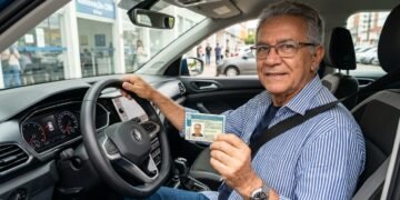 Motoristas idosos com mais de 65 ou 70 anos podem perder carteira de motorista com novas regras obrigatórias