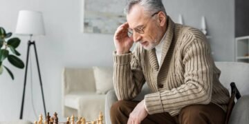 Homens que se aposentam muitas vezes se fecham o silêncio revela a perda da única identidade que alguém valorizou