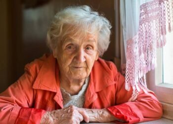 Segundo a psicologia, o silêncio dos idosos pode esconder dores emocionais profundas que passam despercebidas até dentro da própria família