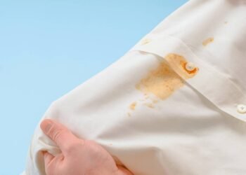 Nem bicarbonato nem água oxigenada, este é o método seguro para salvar sua roupa favorita