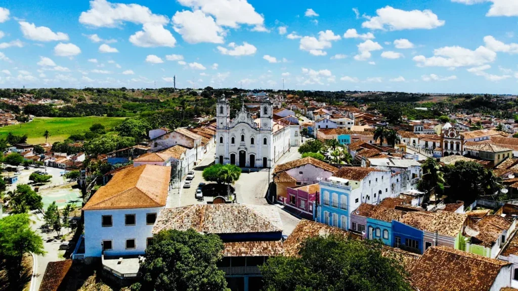 A Atenas Alagoana é um vilarejo nordestino às margens do São Francisco que tem o pôr do sol mais bonito do Nordeste