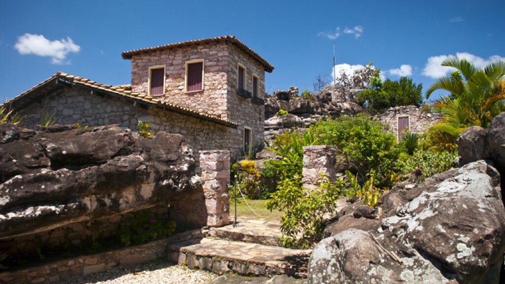 Machu Picchu brasileira: o vilarejo fantasma com casas de pedra abandonadas que parecem ruínas medievais