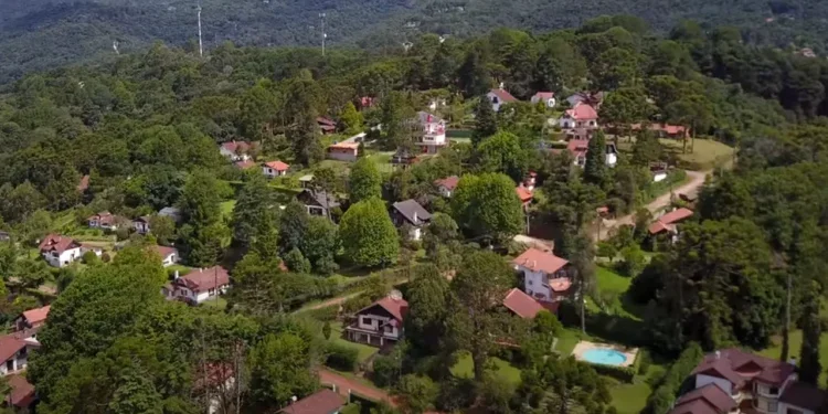 O vilarejo mineiro a 1.554 metros de altitude com clima europeu que já registrou -4,5°C e geadas diárias no inverno